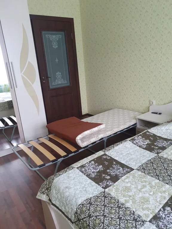 Чистая и уютная однокомнатная квартира недалеко от моря