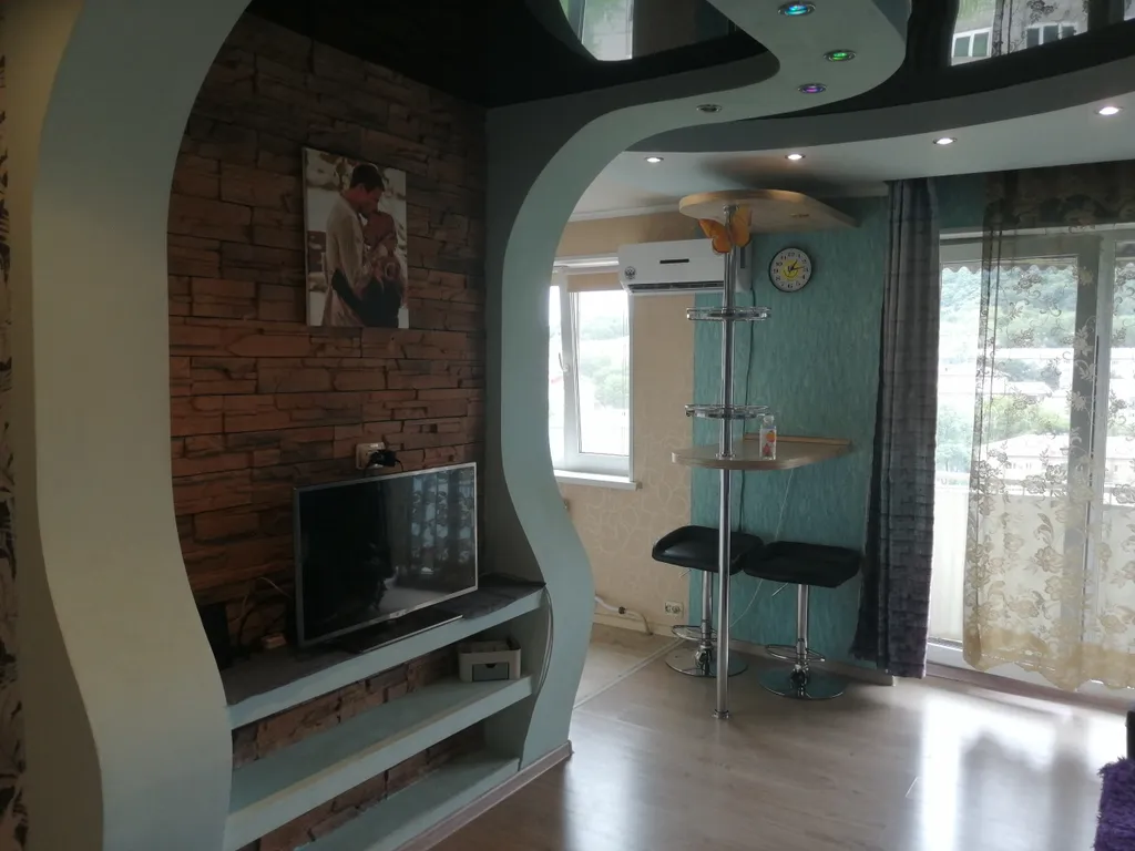 Чистая, уютная квартира-студия с барной стойкой — аренда посуточно в Находка