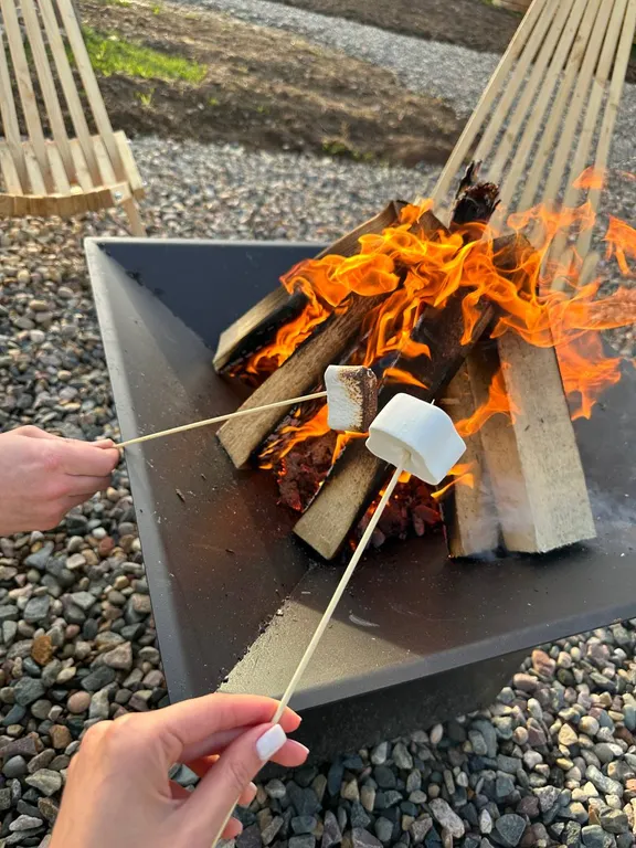 Дом с фурако на берегу реки