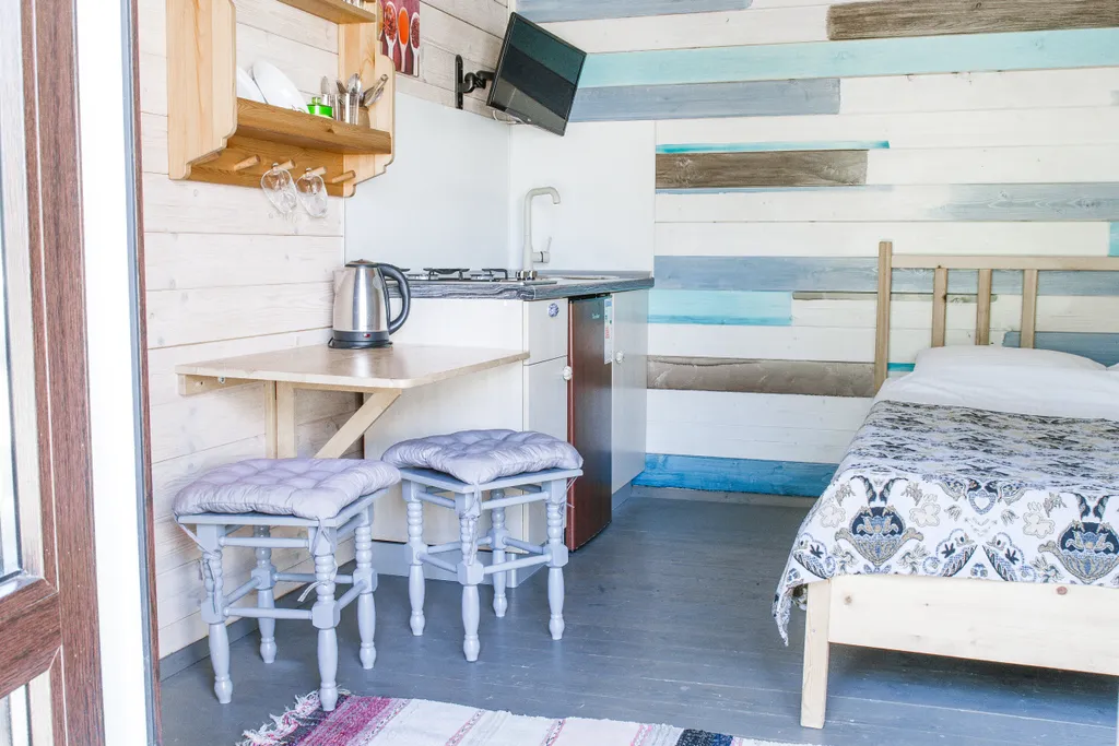 Дом в тени многолетнего дуба