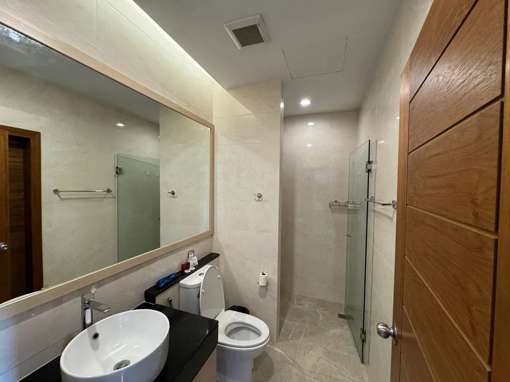 1-комнатная видовая квартира с бассейном на крыше Palmetto Карон