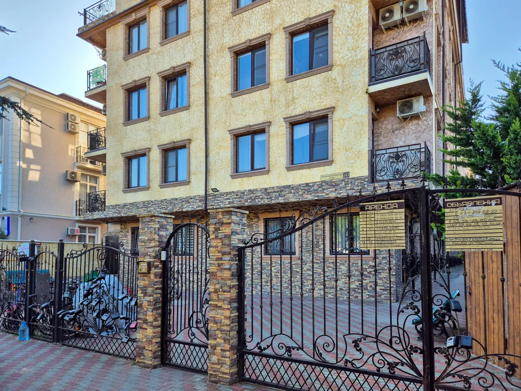 Студия на первой линии с терраской