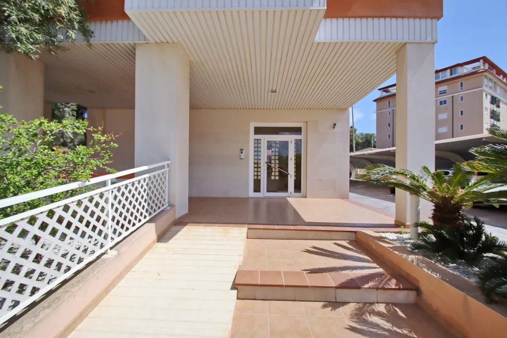 Апартаменты с видом на тихий сад рядом с морем