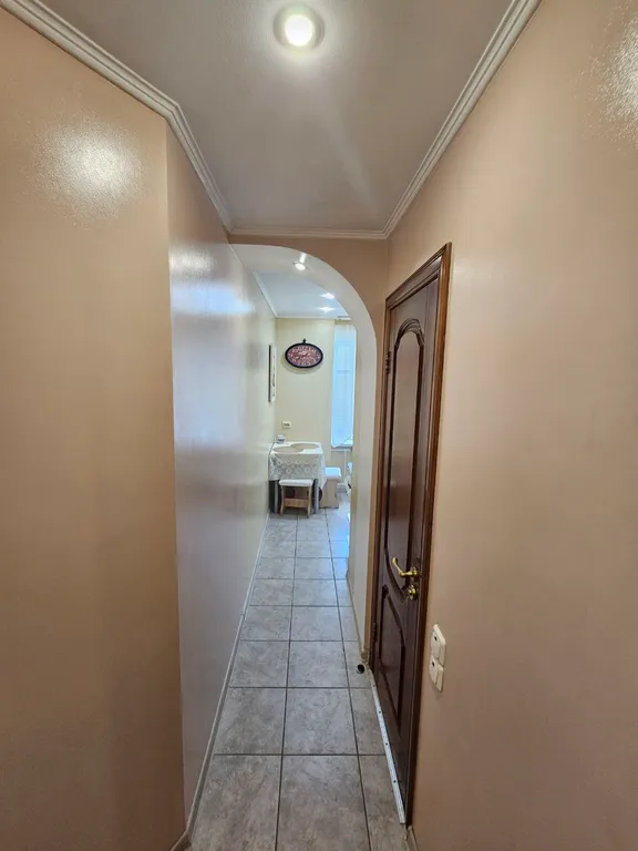 Красивая двухкомнатная квартира с парящей кроватью