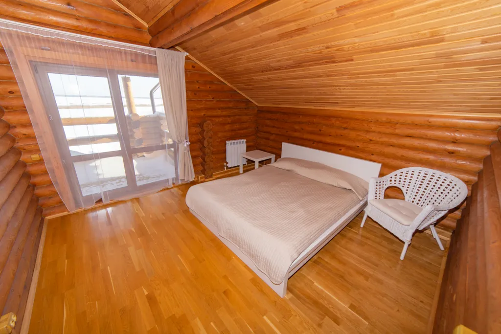 Большой коттедж с видом на озеро