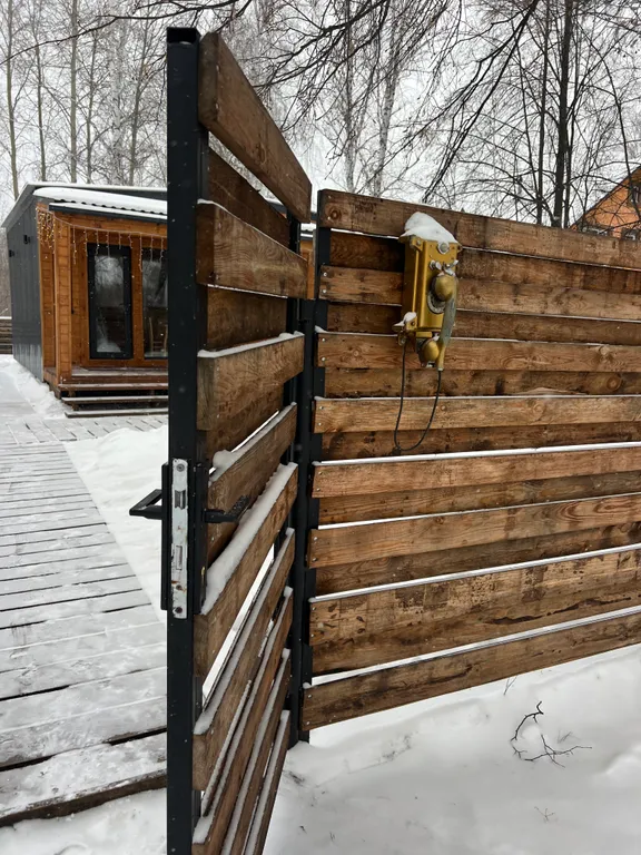 Дом с баней в липах