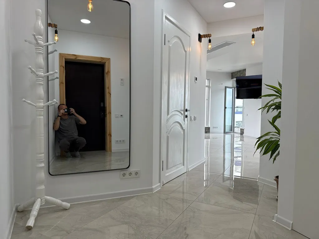 Дизайнерская квартира с прямым видом на море в премиальном комплексе