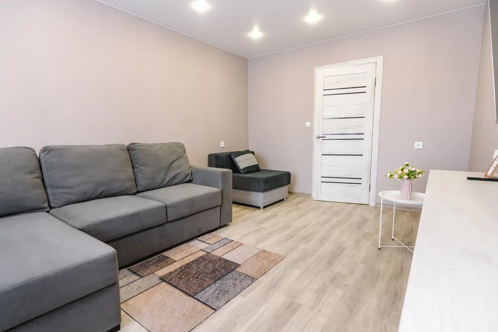 Рядом ТЦ Острова и набережная реки Амур