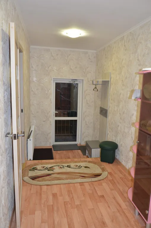 Пол дома с отдельным входом и двором