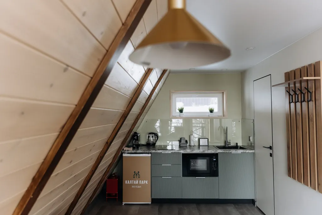 Уютный домик зеленый A-Frame с террасой