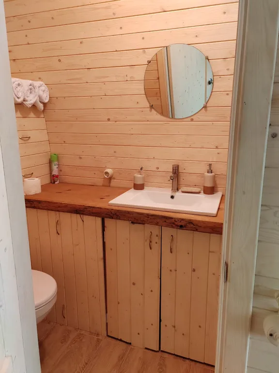 Лесной теремок с горячей купелью