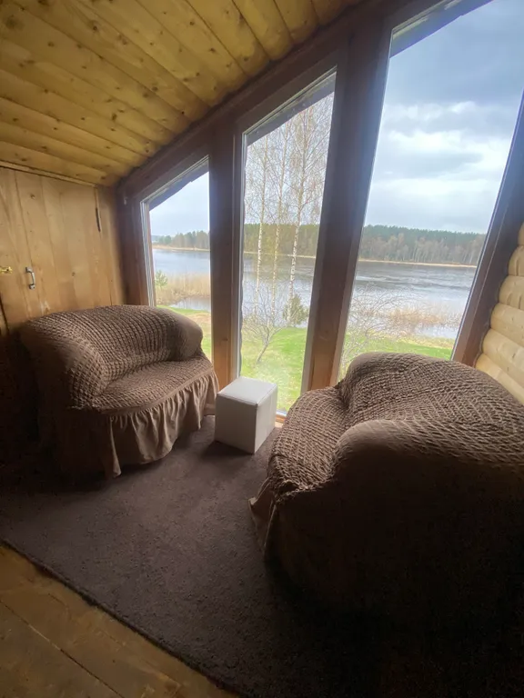 Дом на береговой линии озера селигер