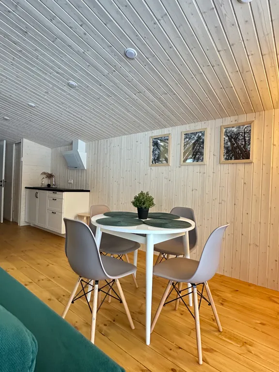 Сказочный домик в лесу