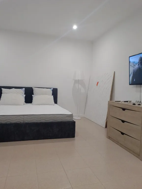 Домик у реки гор и моря