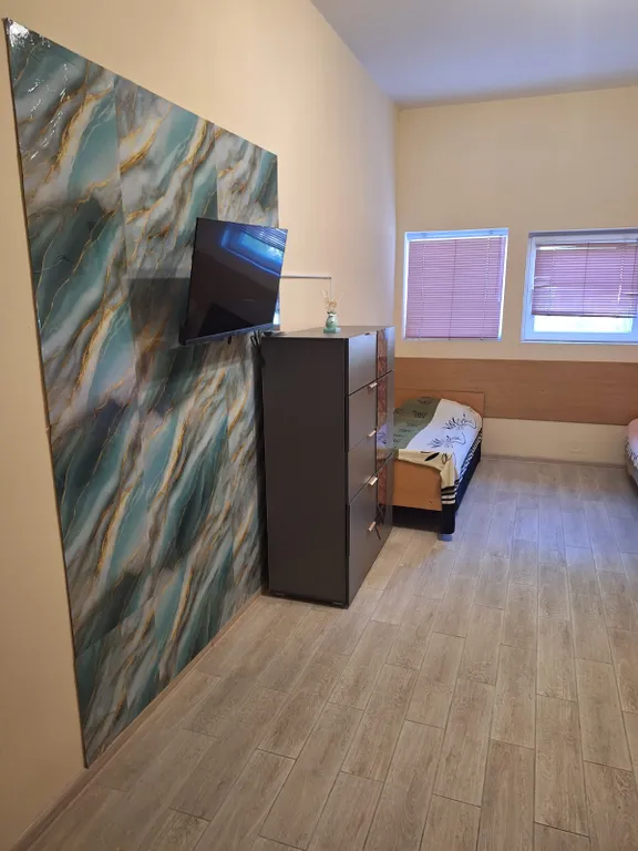 2-комнатная возле ТЦ со своим двориком