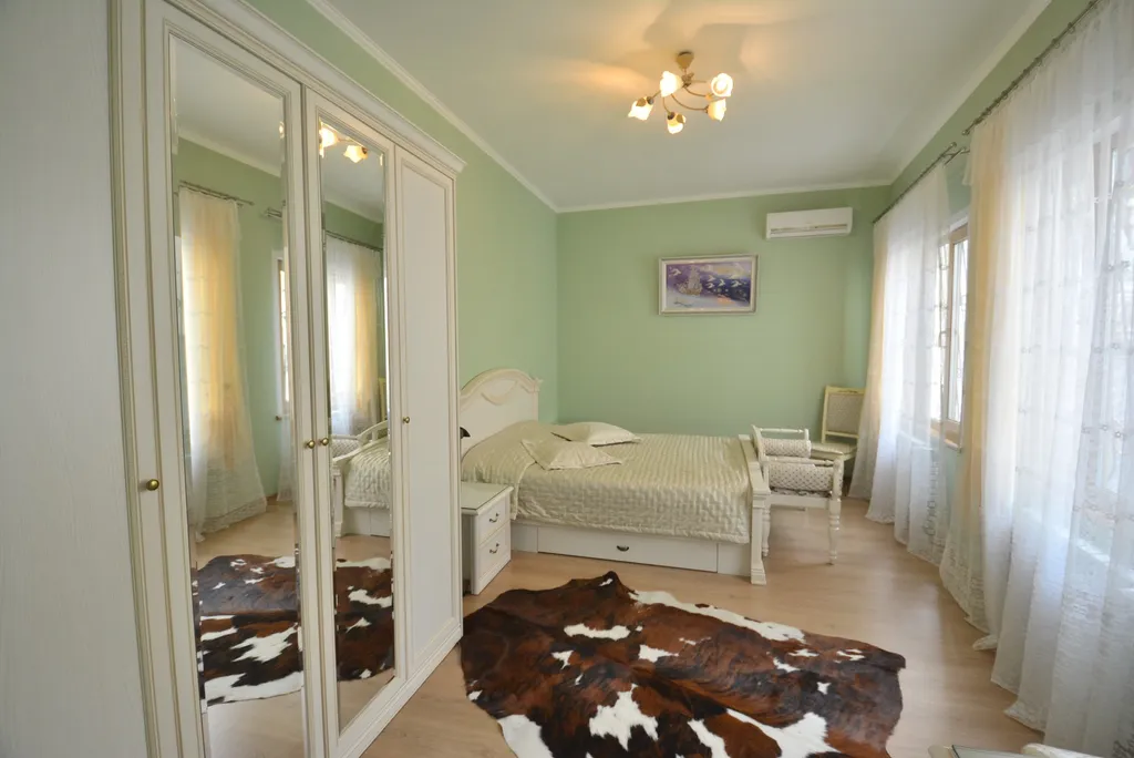 Коттедж Апартаменты люкс на набережной Ялты — аренда посуточно в Ялта