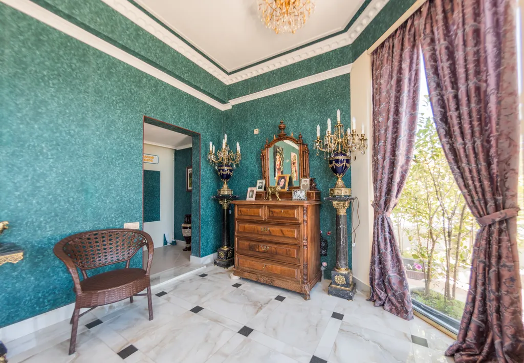 Пентхаус с бассейном и видом на море