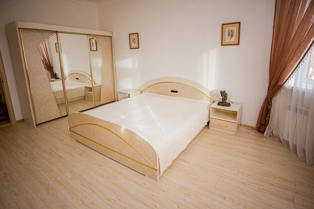 Загородный дом с бассейном и зоной отдыха