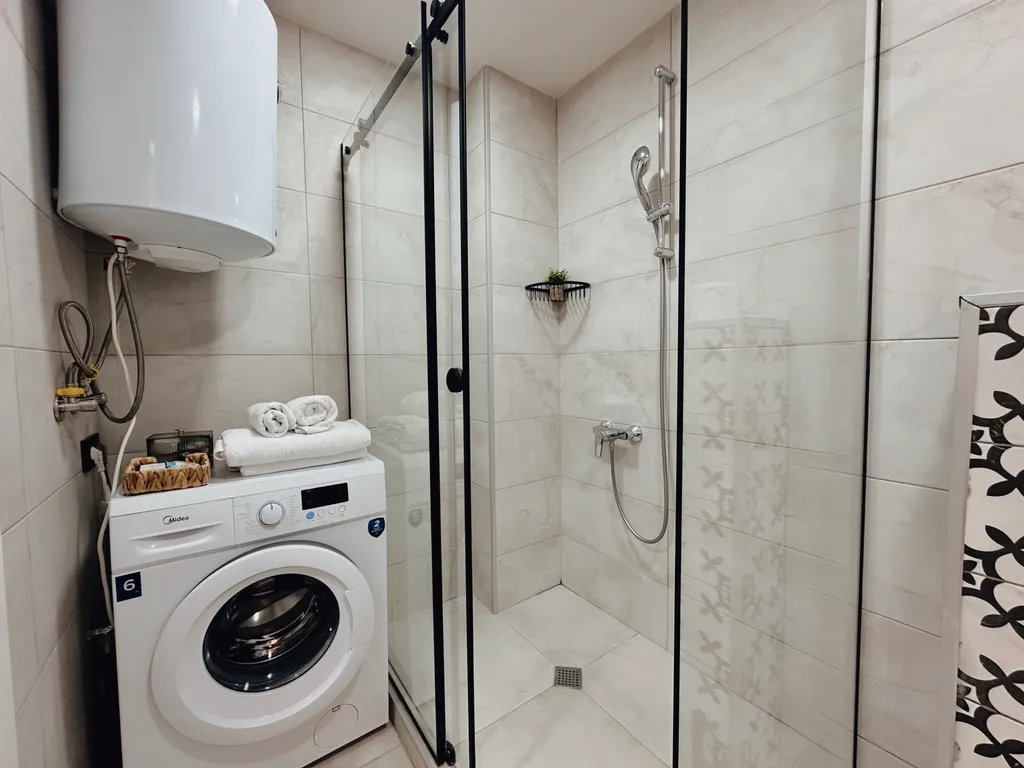 Уютные апартаменты с отдельной спальней на берегу моря