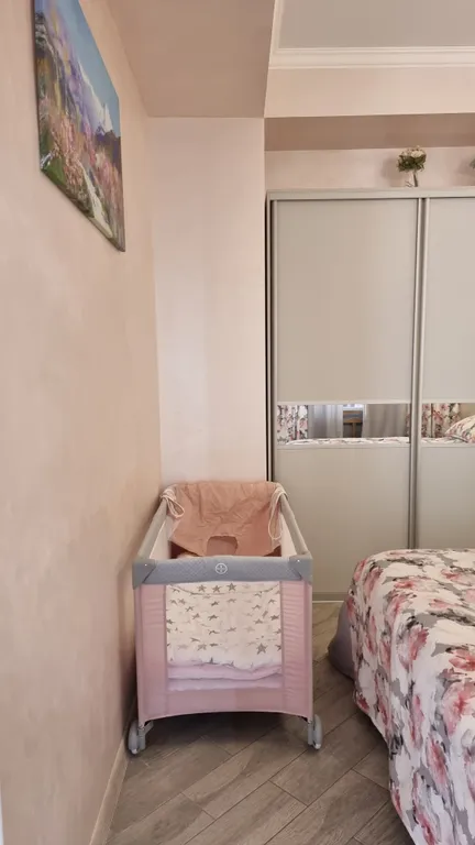 Уютный апартамент в центре с балконом и видом на горы лес