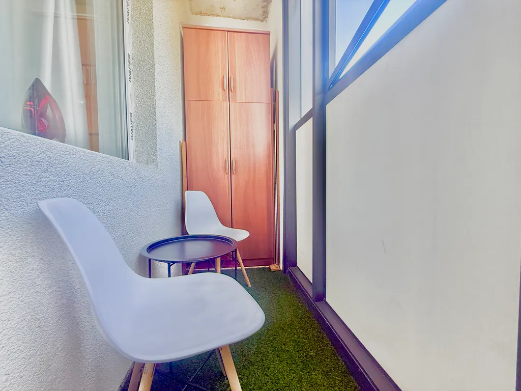 Студия с бесконтактным заселением