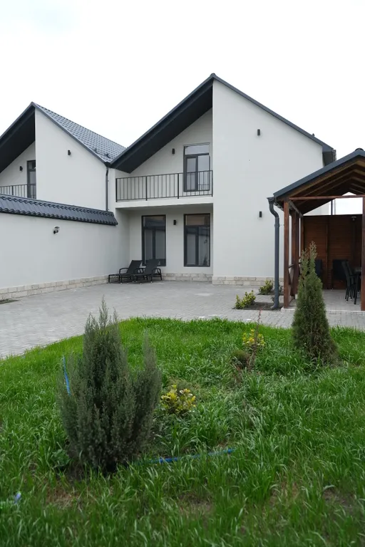 Современный дом у моря