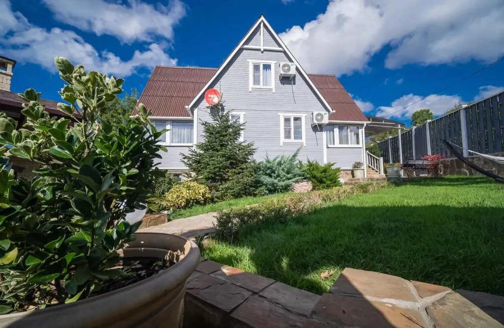 Усадьба с теплым бассейном