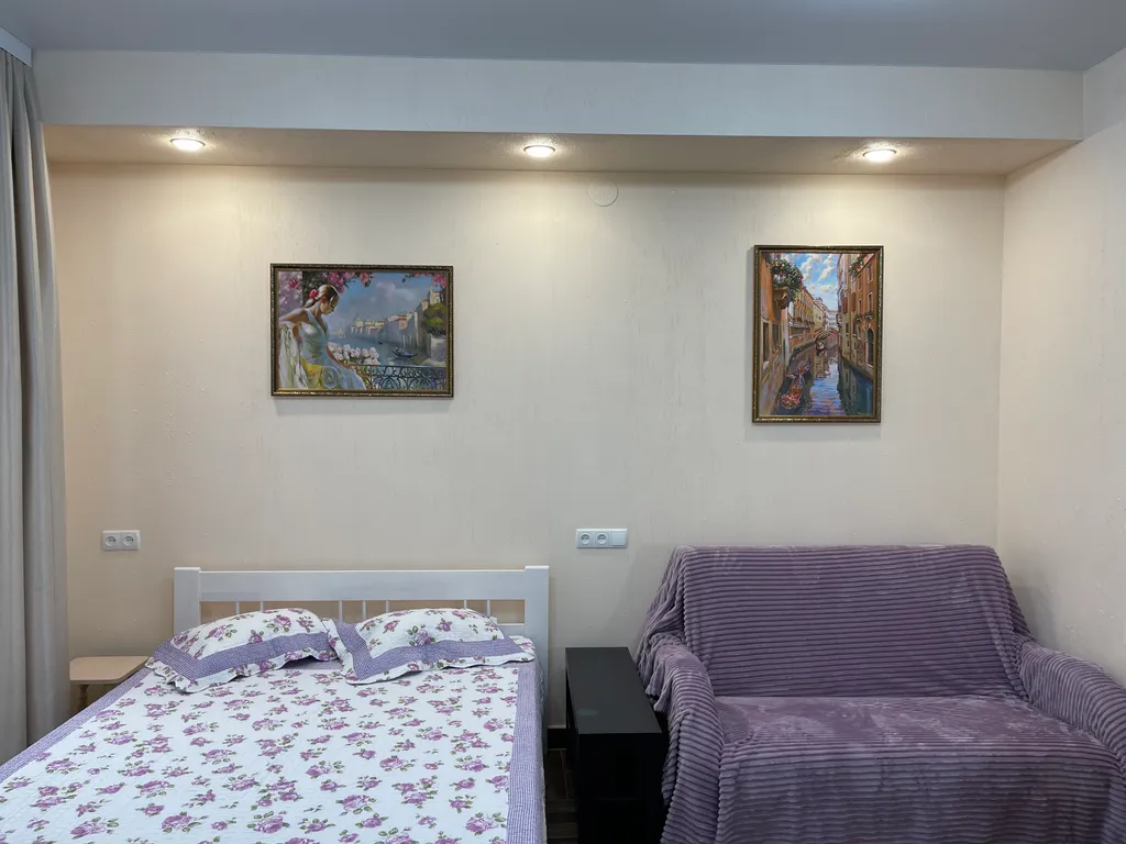 Комфортные апартаменты - студия, с кухней, на первом этаже