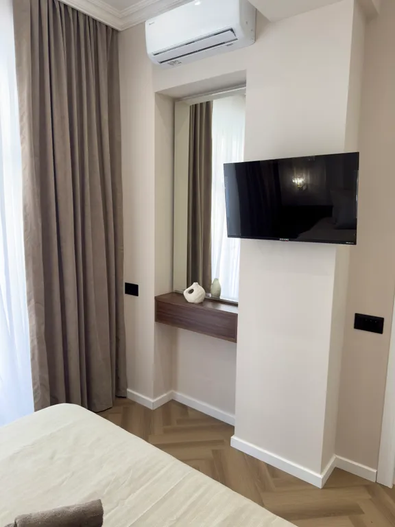 Monna Lisa Apartment on 28 may