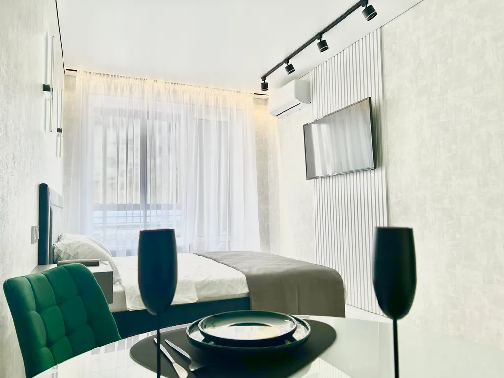 Панорамные апартаменты c невеpoятным видoм нa вoду и город