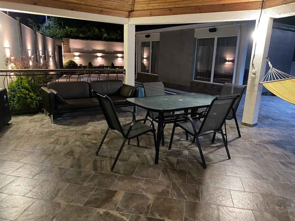 Дом с бассейном, баней и видом на море