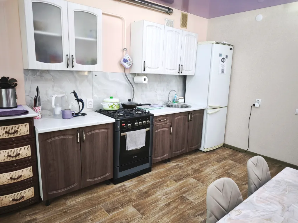 Просторная квартира через дорогу от территории монастыря