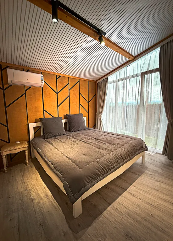 Коттедж Дом «Барн Хаус» с видом на горы , с купелью на дровах. Баня и Чан — аренда посуточно в Веселое