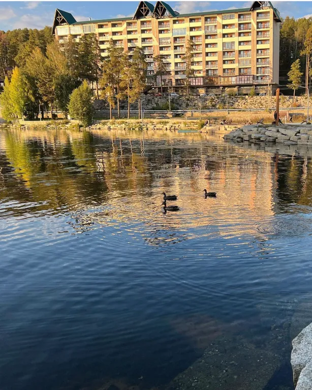 Золотой пляж с видом на Тургояк