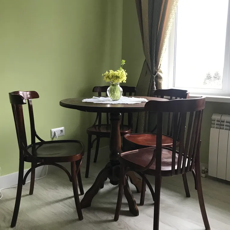 Квартира с зелёной гостиной