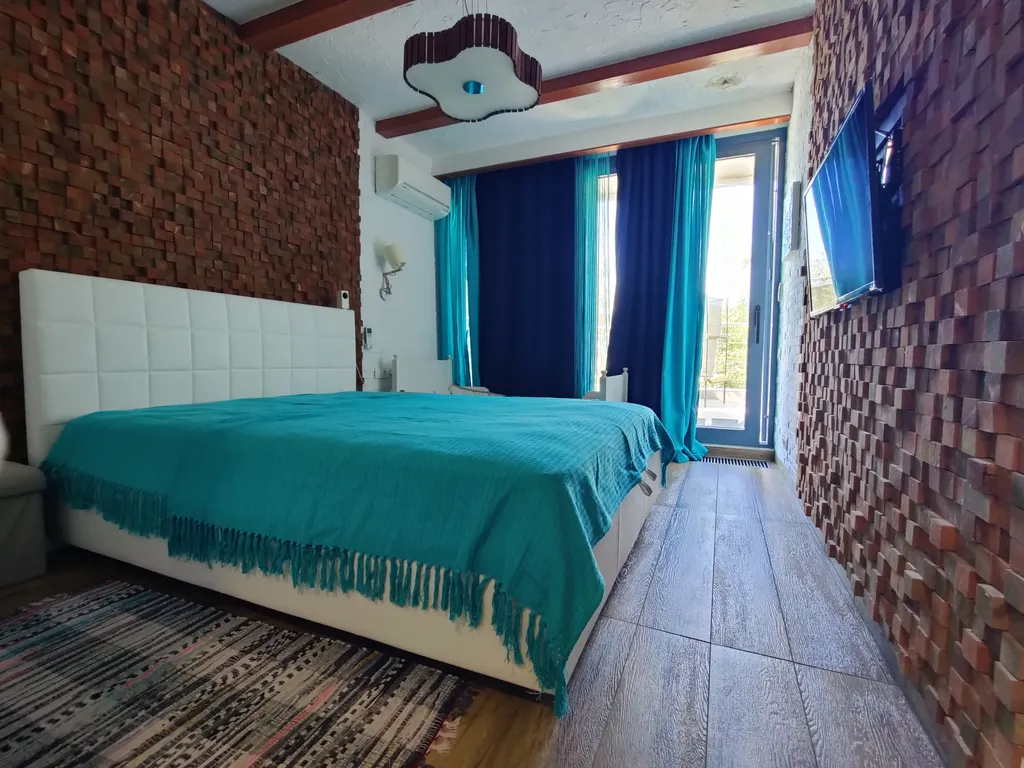 Просторный двухуровневый апартамент в стиле лофт в комплексе Меридиан