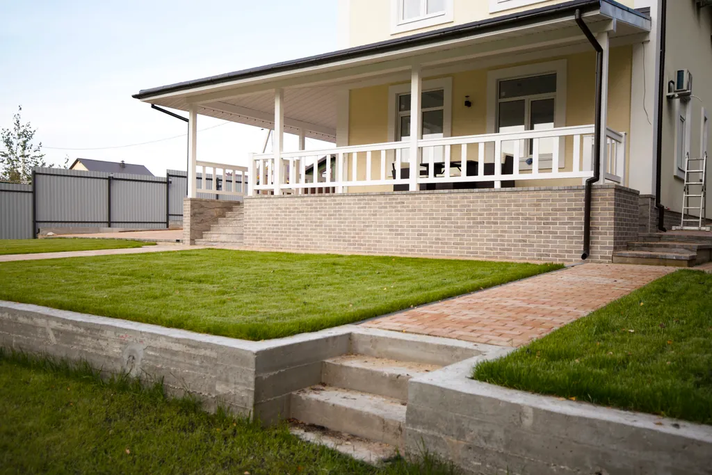 Уютный дом у леса