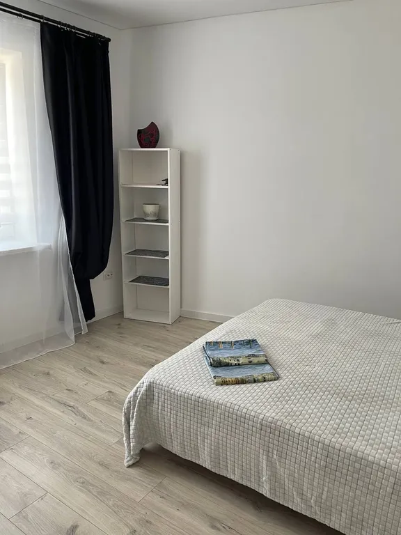 Семейные апартаменты в черно- белом стиле