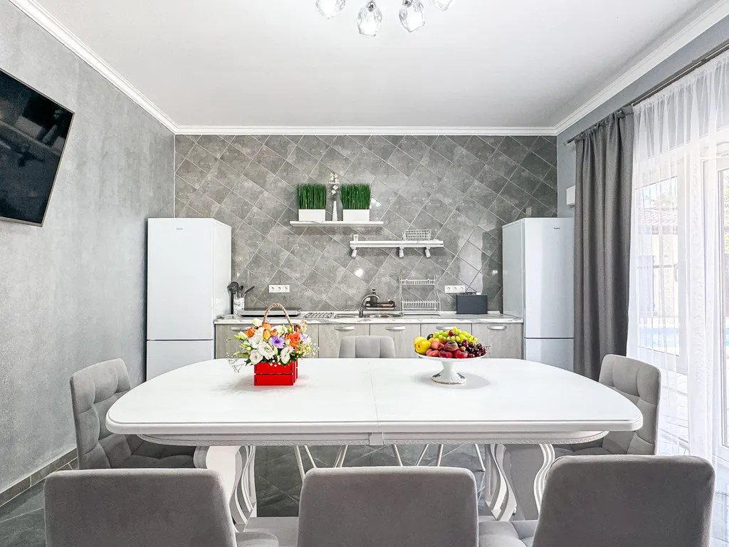 Вилла на 8 гостей с теплым бассейном и беседкой для барбекю