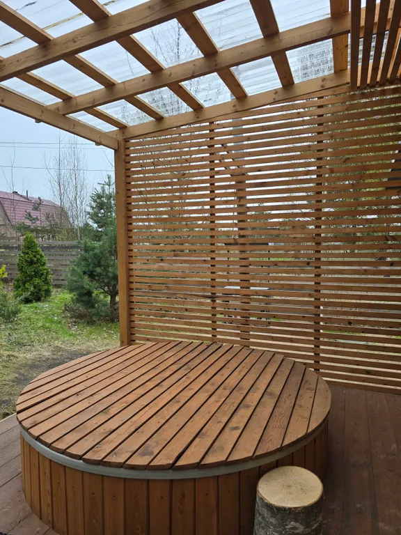 Домик в сосновом лесу