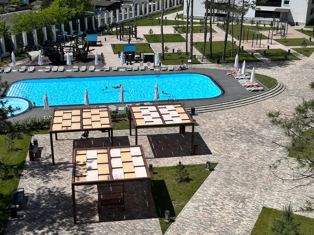 Апартаменты с отдельной спальной, террасой и видом на бассейн