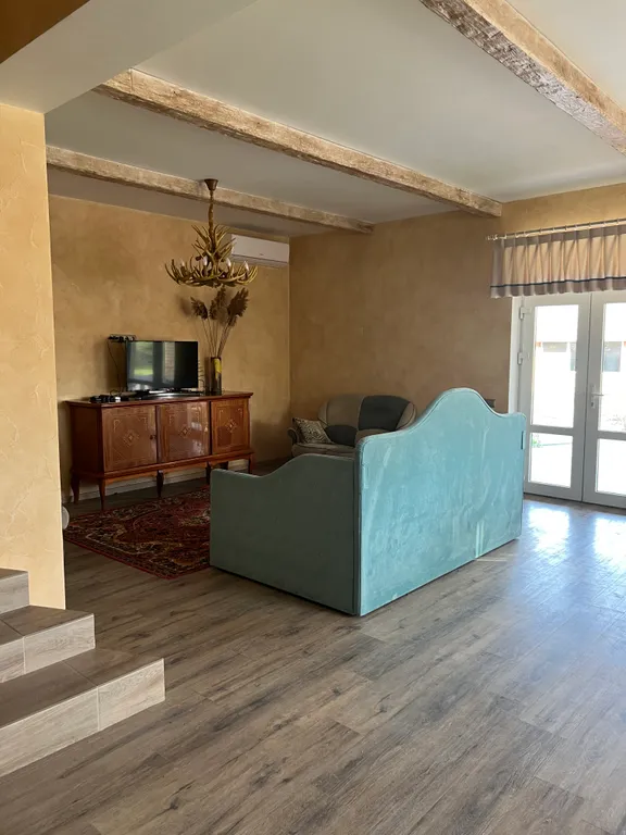 Загородный дом на берегу реки