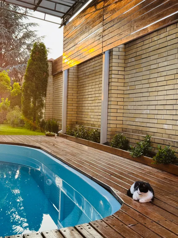 Дом с подогреваемым бассейном