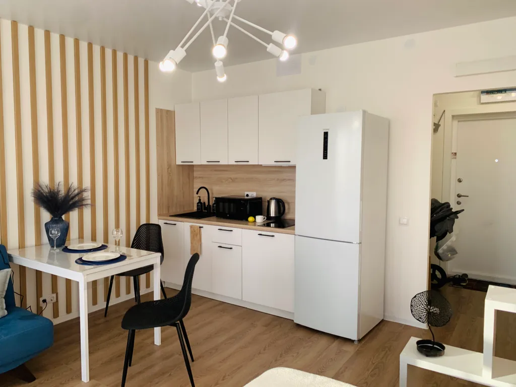 Светлая студия с видом на закат