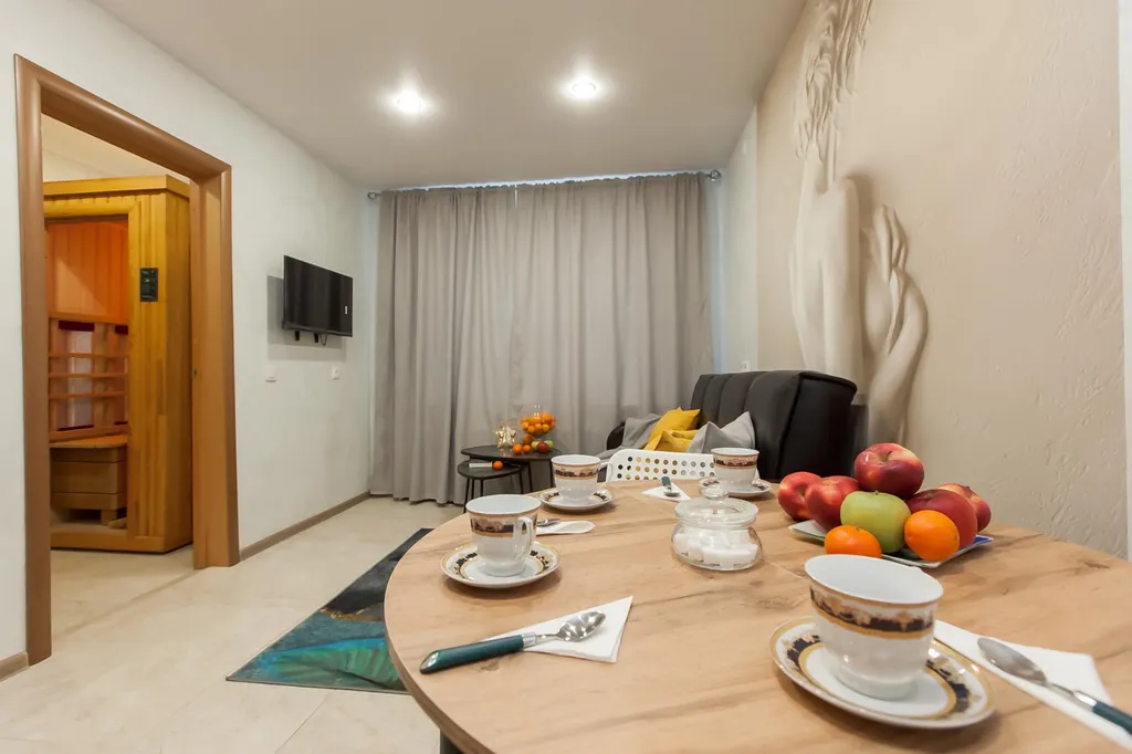 2-комнатная квартира с сауной и ярким интерьером