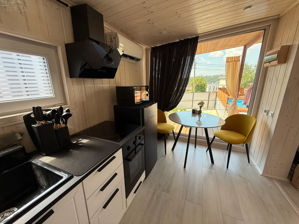 Коттедж с баней и бассейном и видом на море и аэропорт