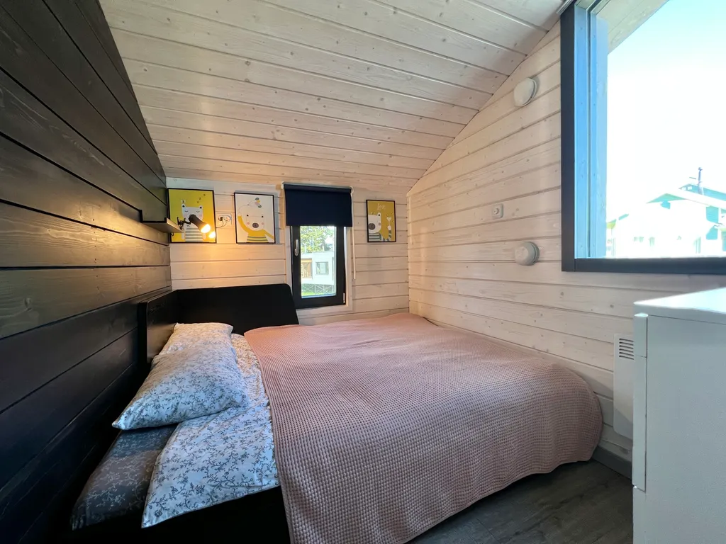 Коттедж Стильный двухэтажный дом на озере — Стеклянный