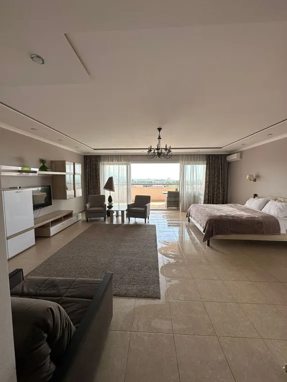 Апартаменты с большой террасой и видом на море