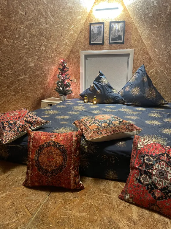 Милый дом на берегу озера