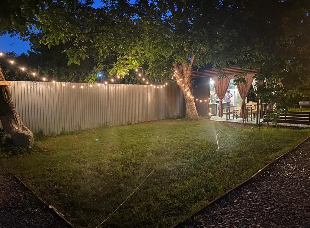 Глэмпинг Берег Леса рядом с горной рекой у леса, вблизи Чёрного моря